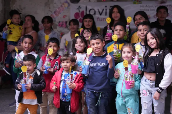 Reunión mensual de fe y entrega canasta familiar — fundaciones que ayudan a personas de bajos recursos Bogotá