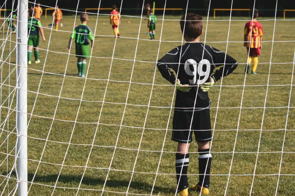 Niños entrenamiento fútbol comunitario — escuela de fútbol para niños gratis cerca de mi Bogotá